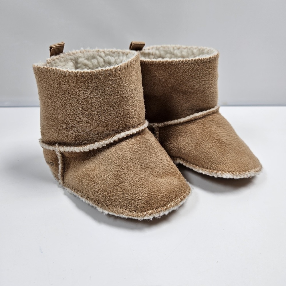 Baby Gap Shearling Brown Boots Shoes Sherpa Lined Brown 0-3 Months Infant NEW - Picture 1 of 10